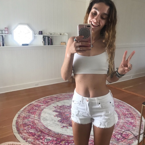 WHITE AMERICAN EAGLE SHORTS - Picture 2 of 7